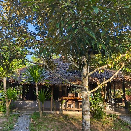 Baan Farang Homestay Phra Saeng Ban Nam Dam Exterior foto